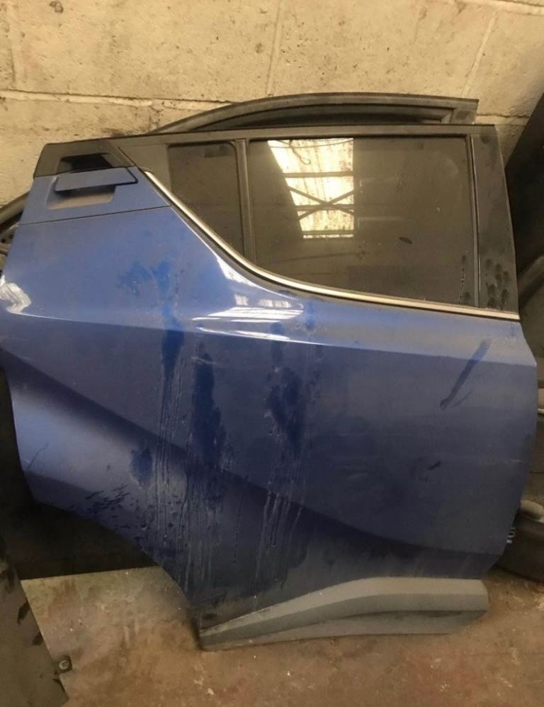 2021 Toyota chr rear driver door complete 