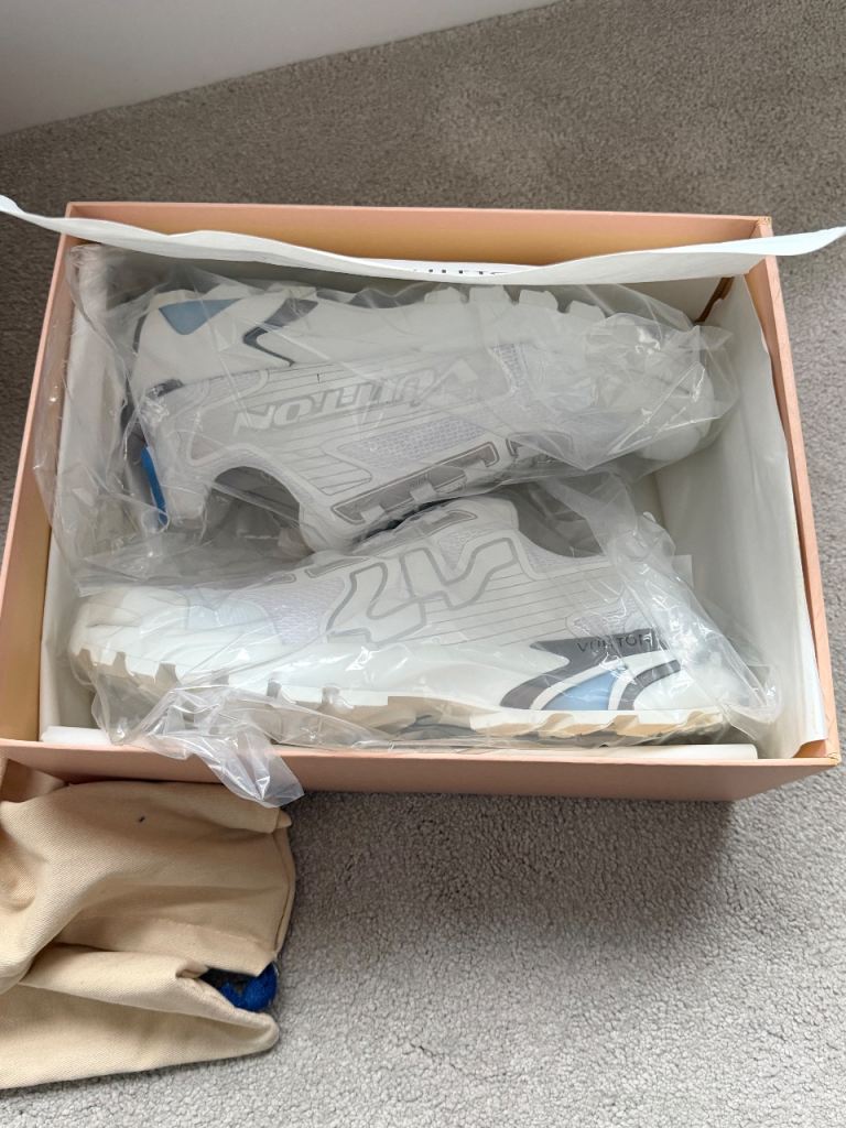 LV Men’s trainers white  UK9