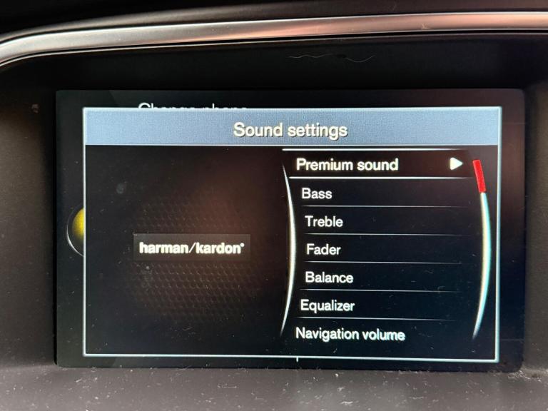 2015 Volvo V40 D4 [190] R DESIGN Lux Nav 5dr HATCHBACK DIESEL Manual