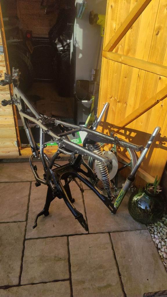 Suzuki 250cc X7 Frame and forks