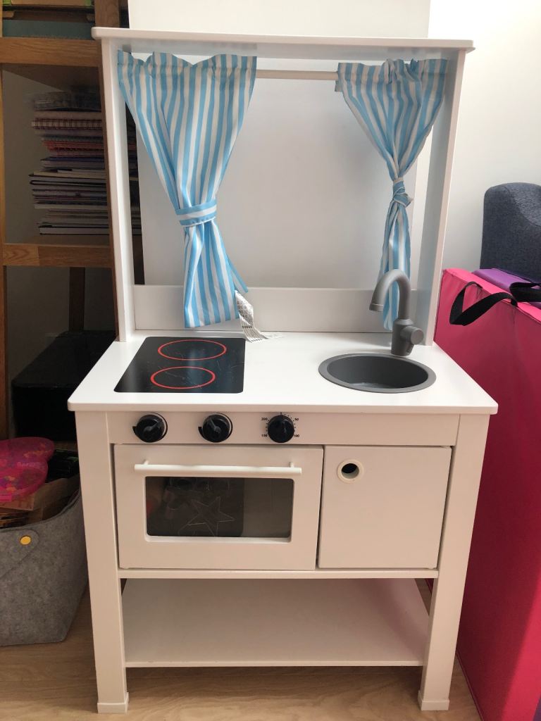 Play kitchen / shop / puppet theatre with lots of accessories