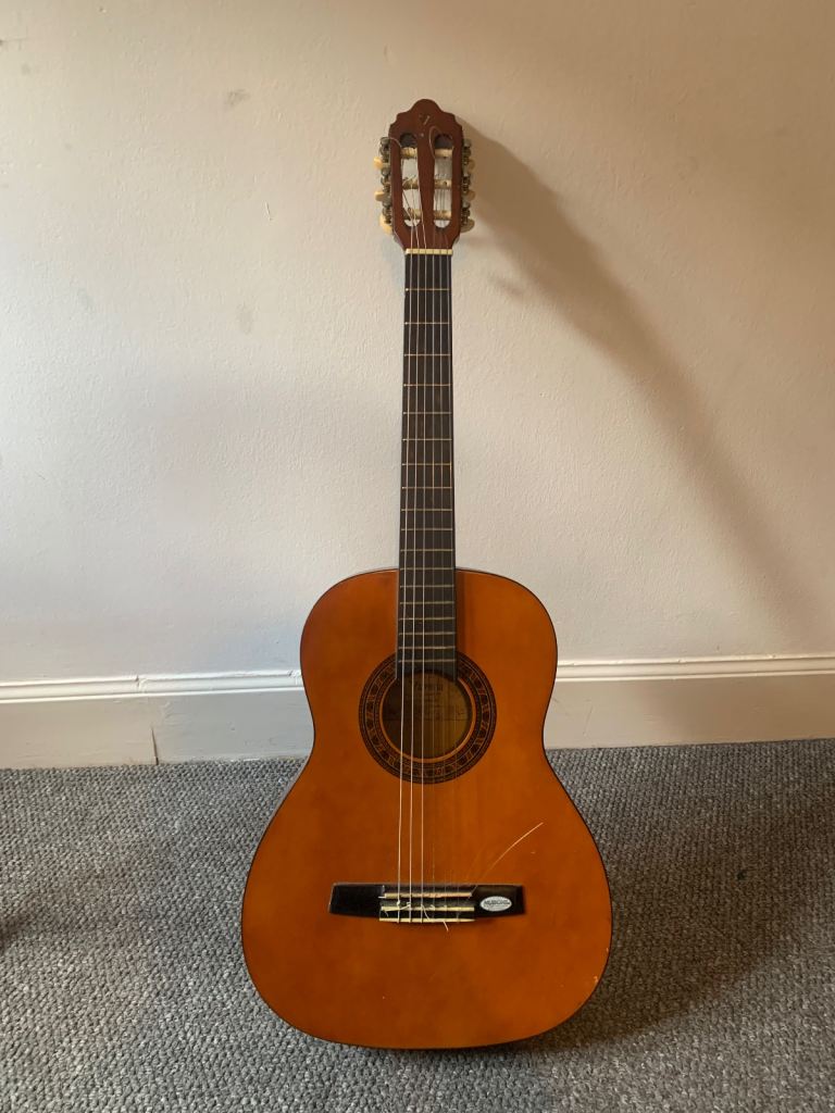 Valencia CG -160 3/4 classical guitar 