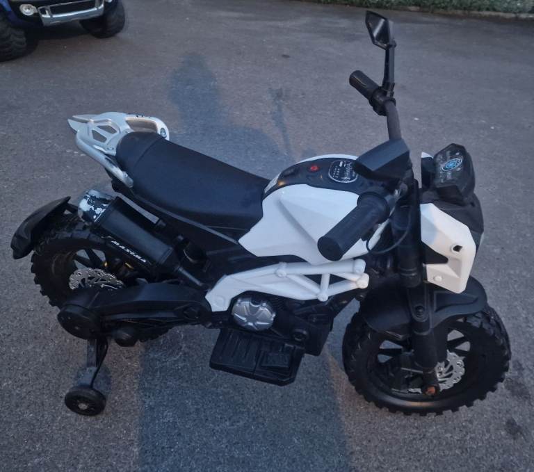 Kids ride on motorcycle 