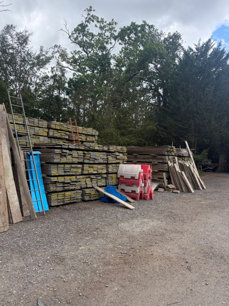 Large Quantity of Timber Wood Planks – Good Condition