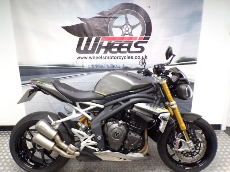 TRIUMPH SPEED TRIPLE 1200 RS