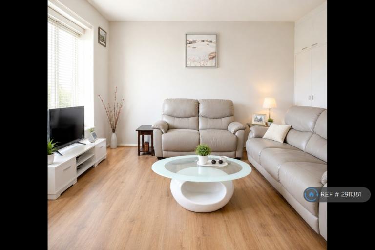 1 bedroom flat in Oxford Road, Canterbury, CT1 (1 bed) (#2911381)