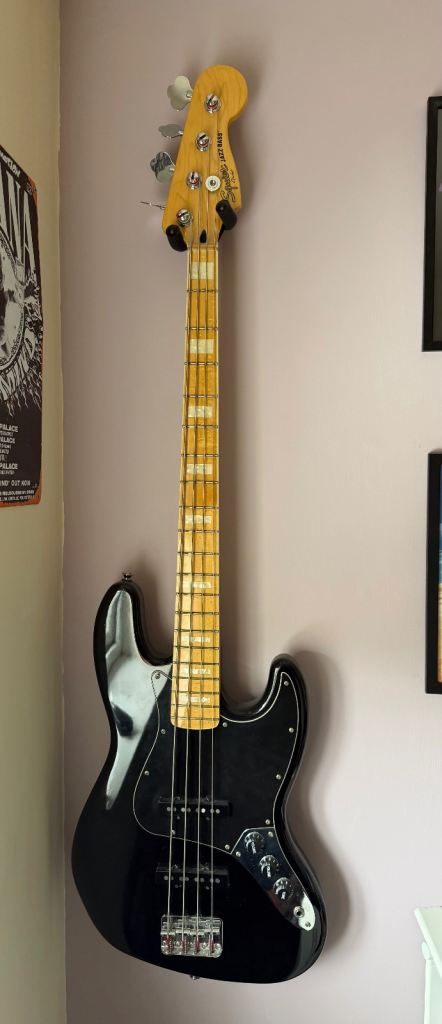 Squier Jazz bass