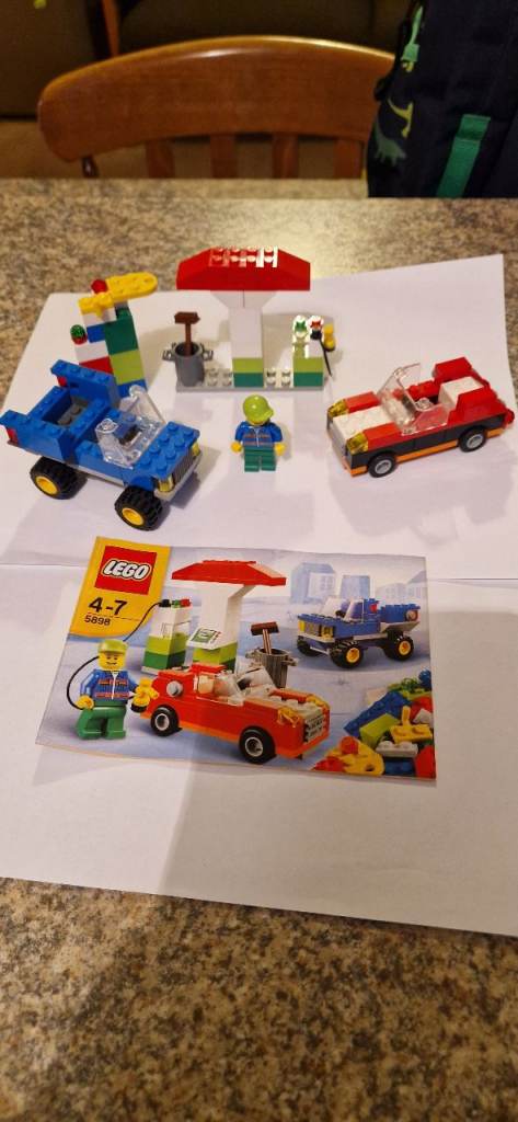 LEGO PETROL PUMP PLUS TWO VEHICLES, FIGURE AND BUILD INSTRUCTIONS EXCELLENT CONDITION.