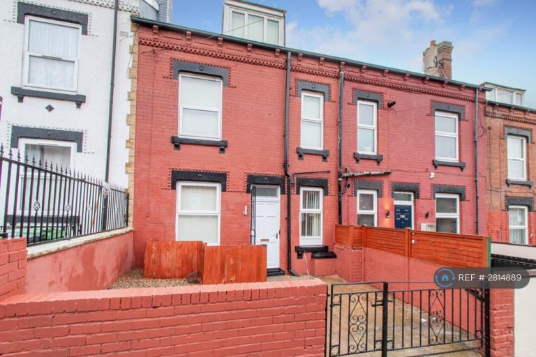 2 bedroom house in Ashton Avenue, Leeds, LS8 (2 bed) (#2814889)