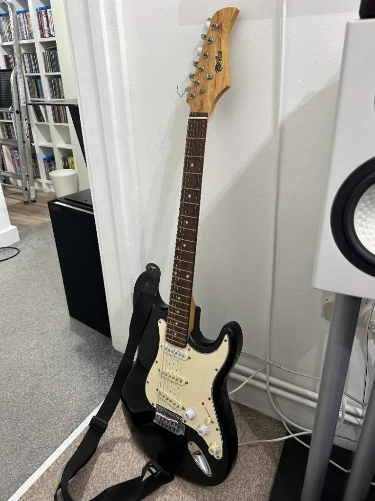 'Power Play' Strat stratocaster style electric 6 string guitar