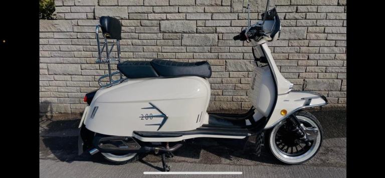 Royal Alloy GP 200 LC scooter