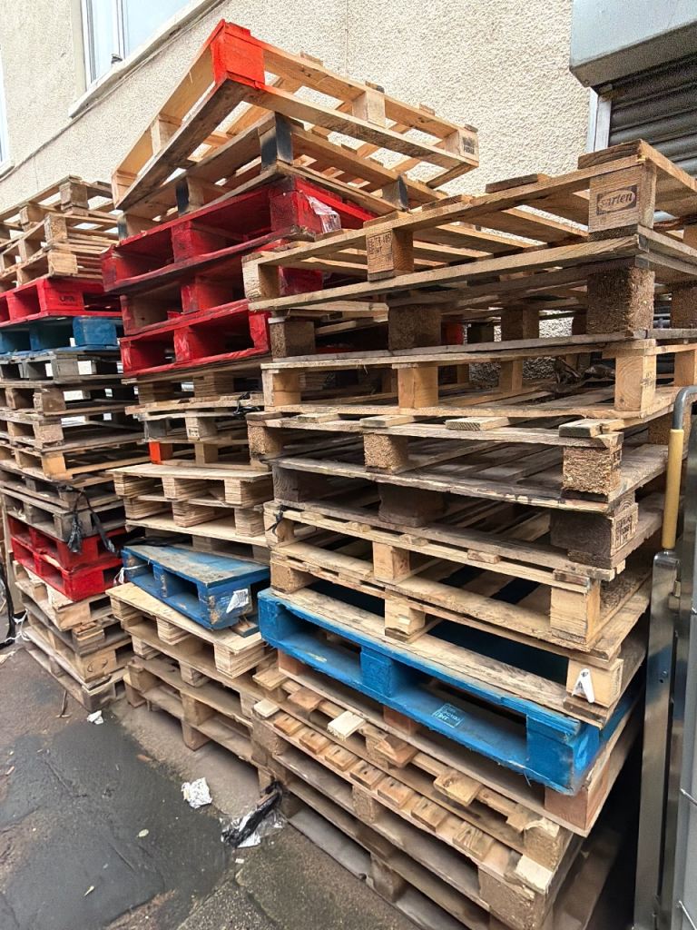 Free Wooden Empty Pallets 