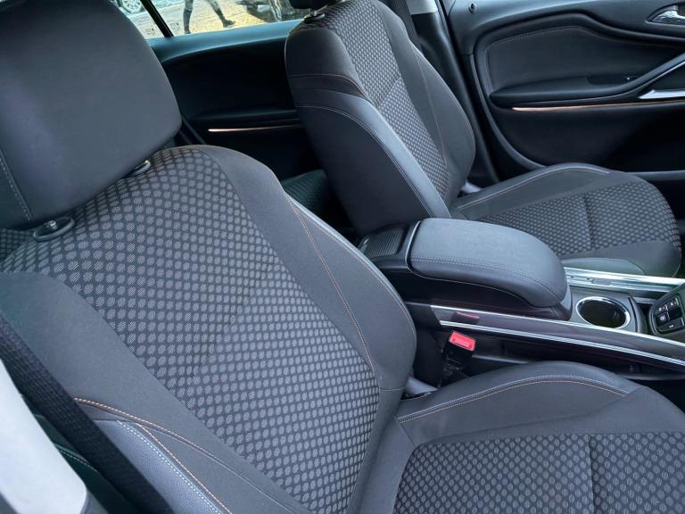 2017 Vauxhall Zafira 2.0 CDTi Tech Line Nav 5dr MPV DIESEL Manual