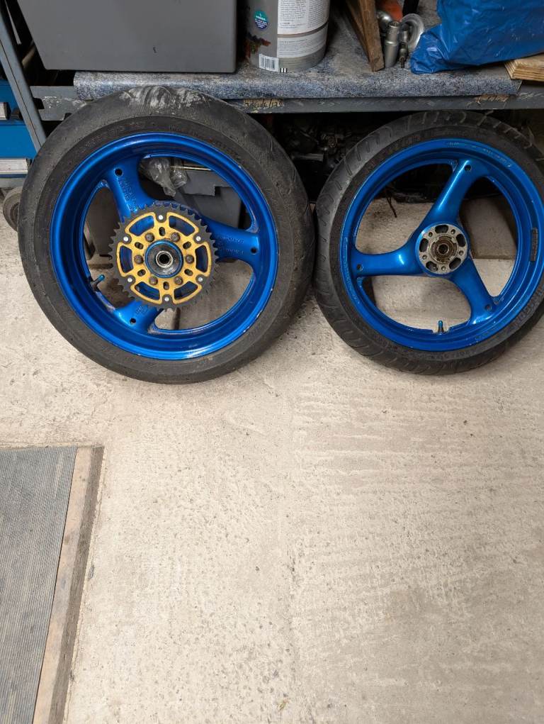 Motorbike motorcycle Suzuki 17 inch wheels