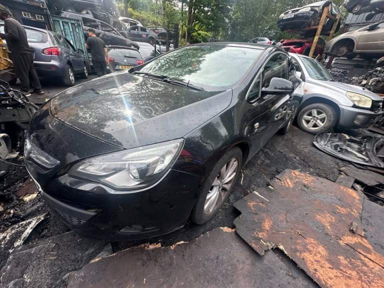VAUXHALL ASTRA GTC 2012 2.0 DIESEL BREAKING FOR PARTS