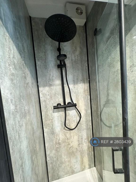 Studio flat in Studio High Street, Bangor, LL57 (#2803439)