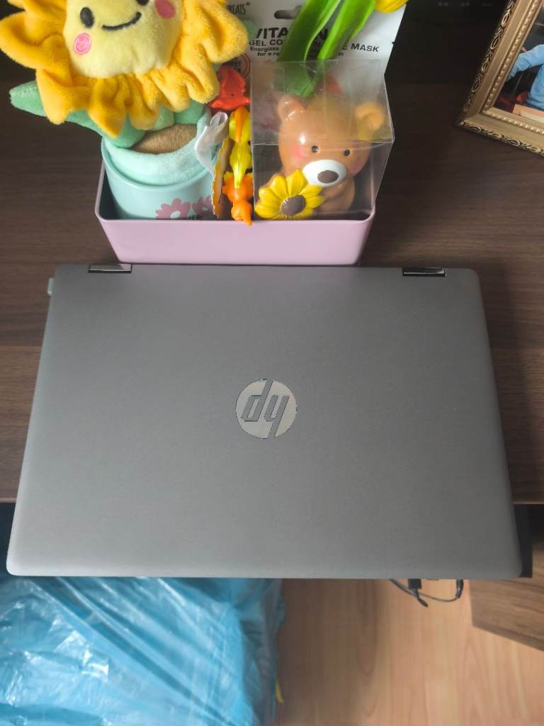 HP pavilion x360 2 in 1 convertible laptop touchscreen in pristine condition 