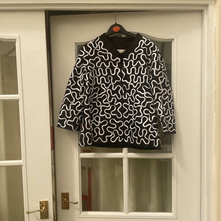 Stylish Black and White Patterned Jumper – Good Condition