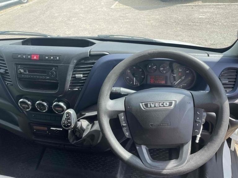 Iveco Daily 70C18 20FT Luton Box Van Taillift Truck Diesel Auto 7.2 Ton Lorry