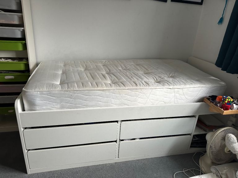 IKEA slakt bed with draws