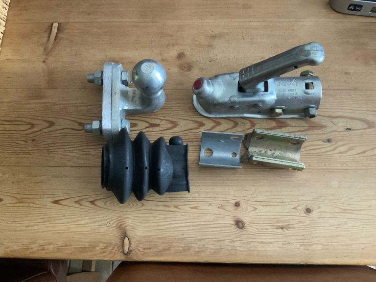 Trailer/caravan tow ball & hitch