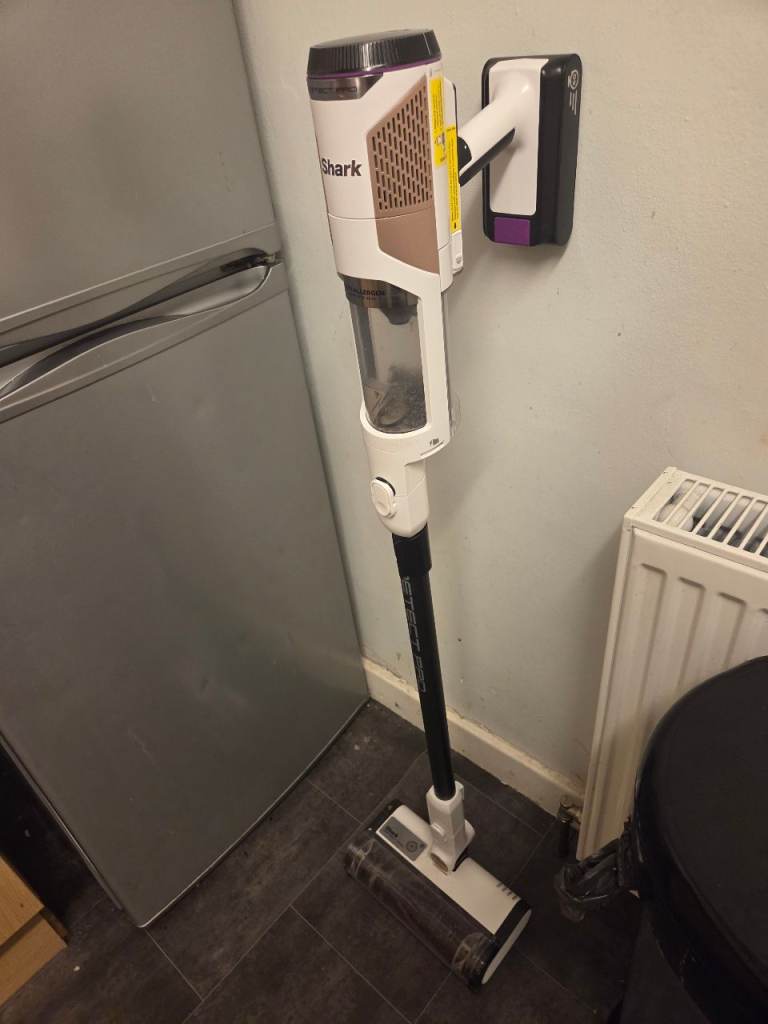 Shark Cordless Vacuum Cleaner – White & Rose Gold, Good Condition