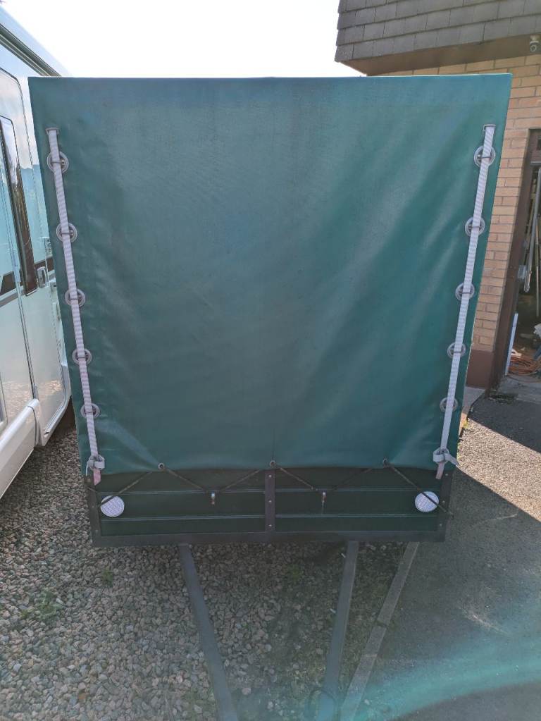 Covered 4 wheel trailer 