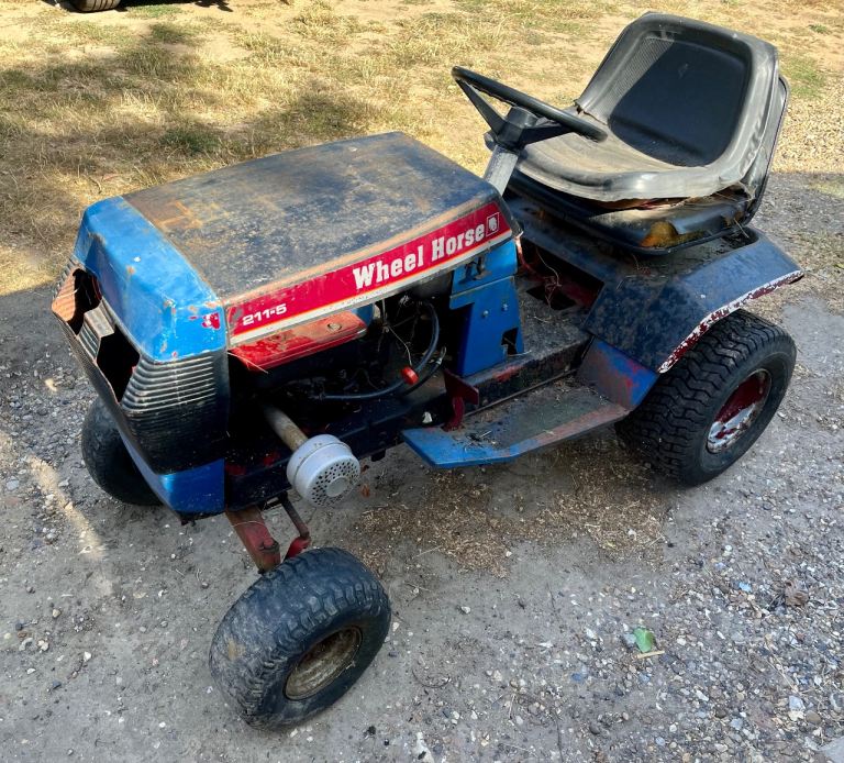 Wheel horse tractor 