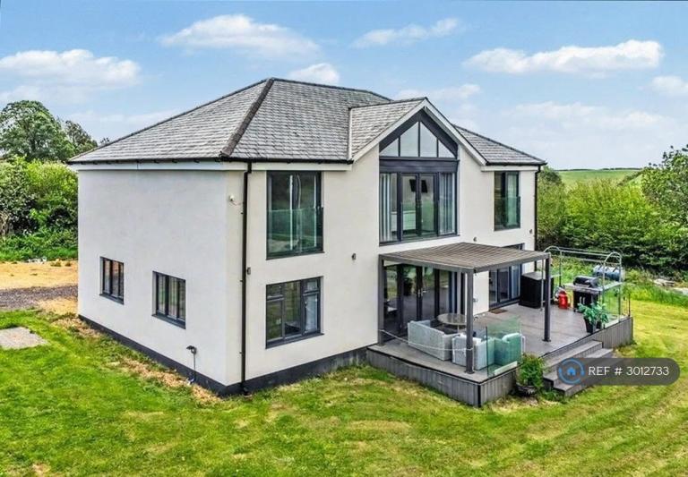 4 bedroom house in Golf Rise, Saltash, PL12 (4 bed) (#3012733)