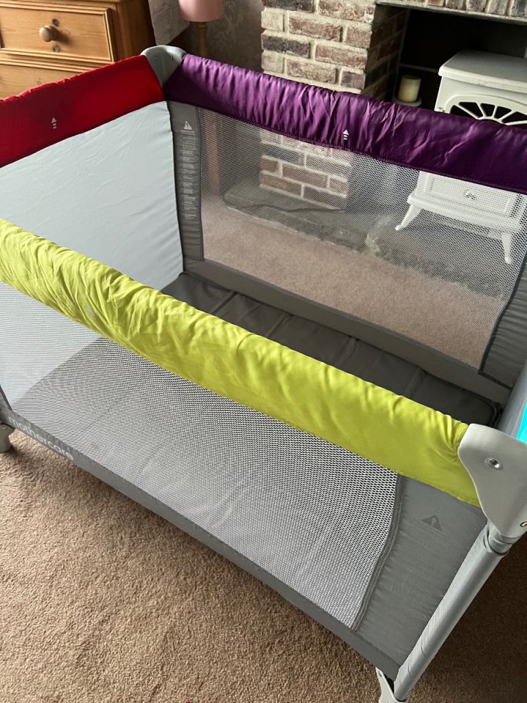 Travel cot with mattress