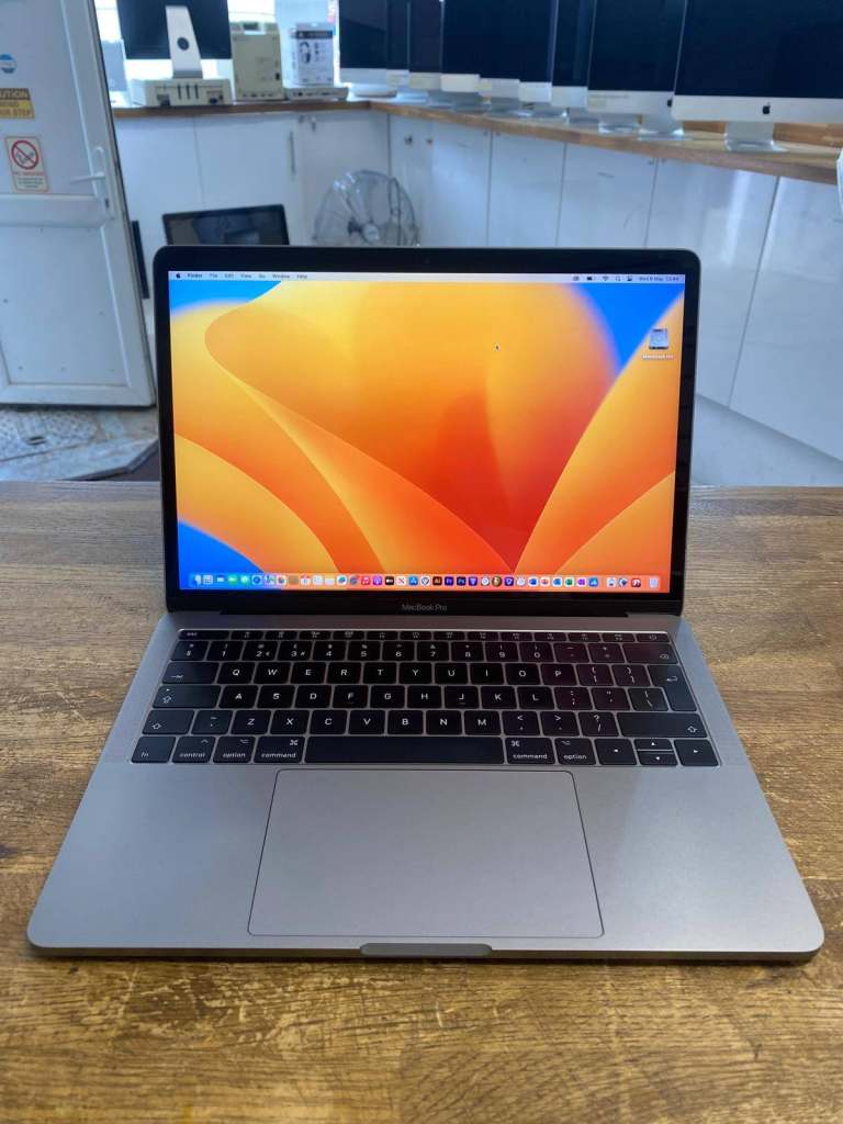Apple MacBook Pro 13" 2017 2.3GHz Intel Core i5 8GB RAM 128GB SSD Intel Iris Plus Logic Pro Motion
