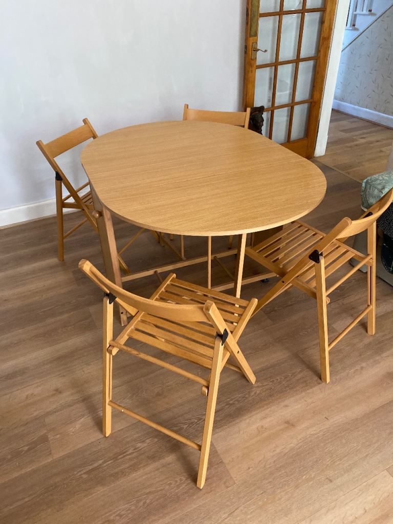 Wooden Extendable Dining Table with 4 Folding Chairs