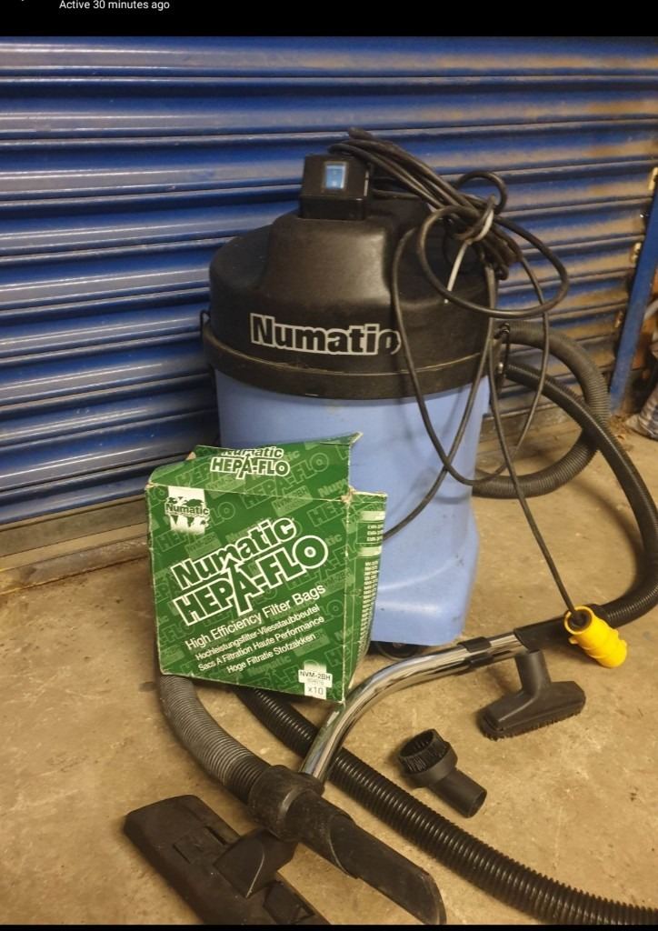 Wet/dry industrial hoover