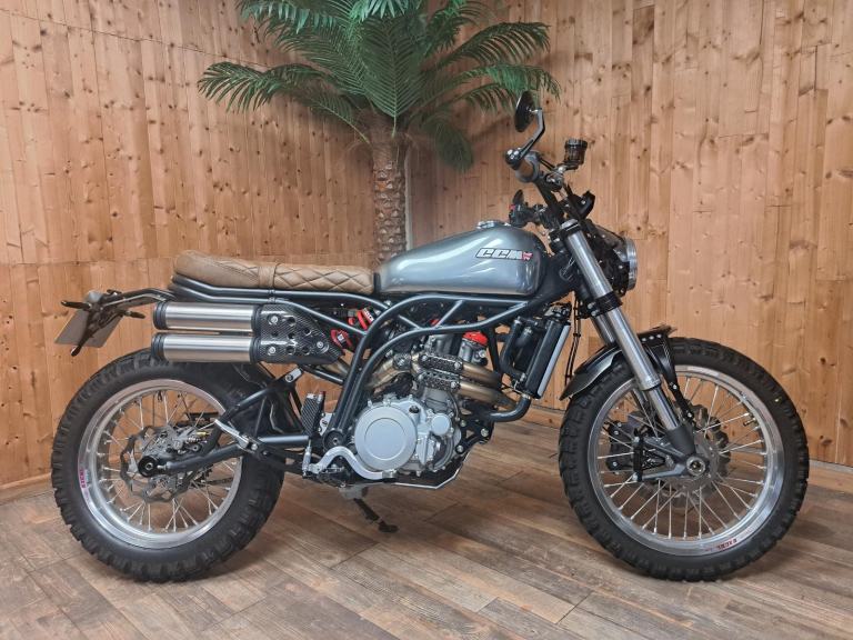 CCM MAVERICK INFINITE - 847 MILES - IMMACULATE CONDITION