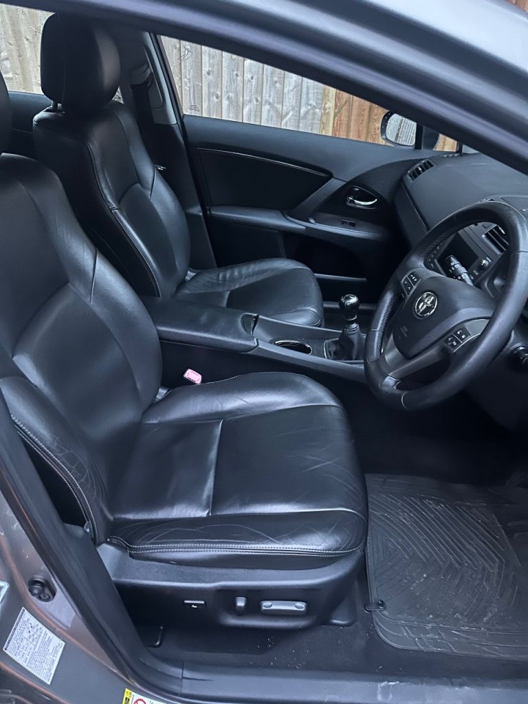 Toyota, AVENSIS, Saloon, 2011, Manual, 1798 (cc), 4 doors
