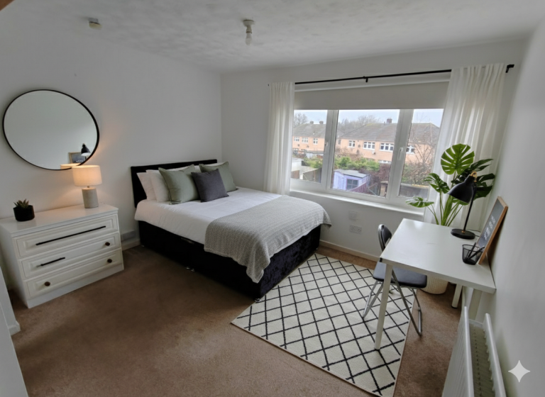 Double room in a spacious house in BS11