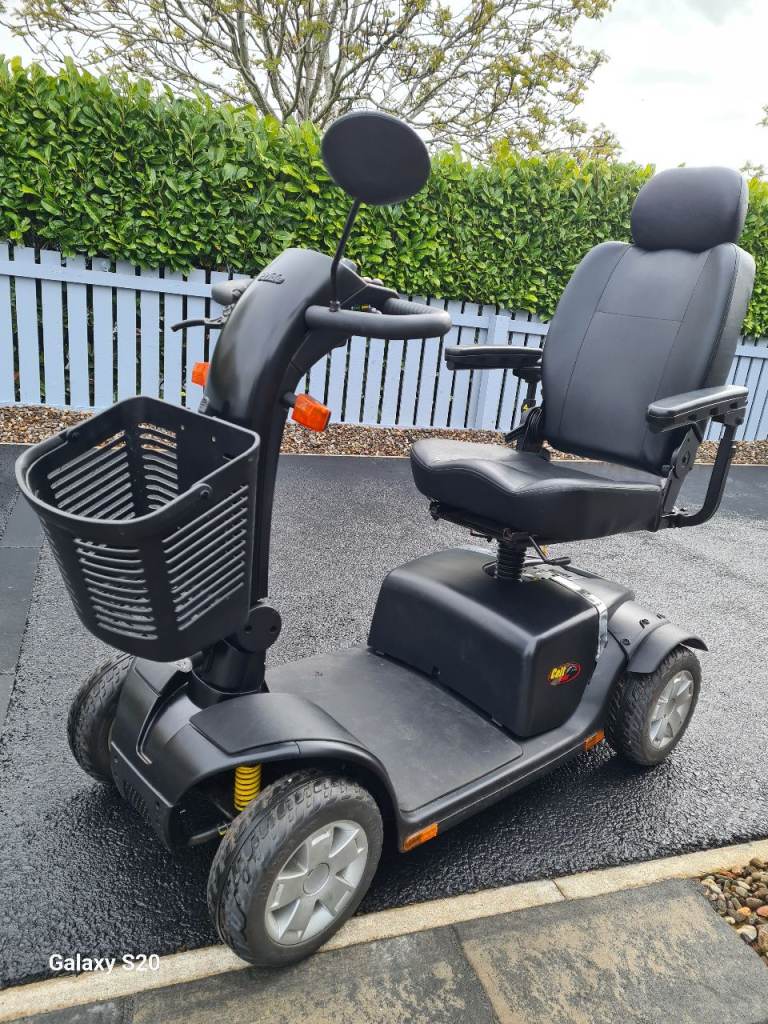 Pride 8  mph mobility scooter new battaries can deliver today 