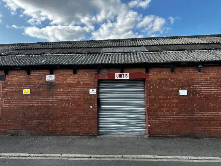 Secure Unit To Let LS10 