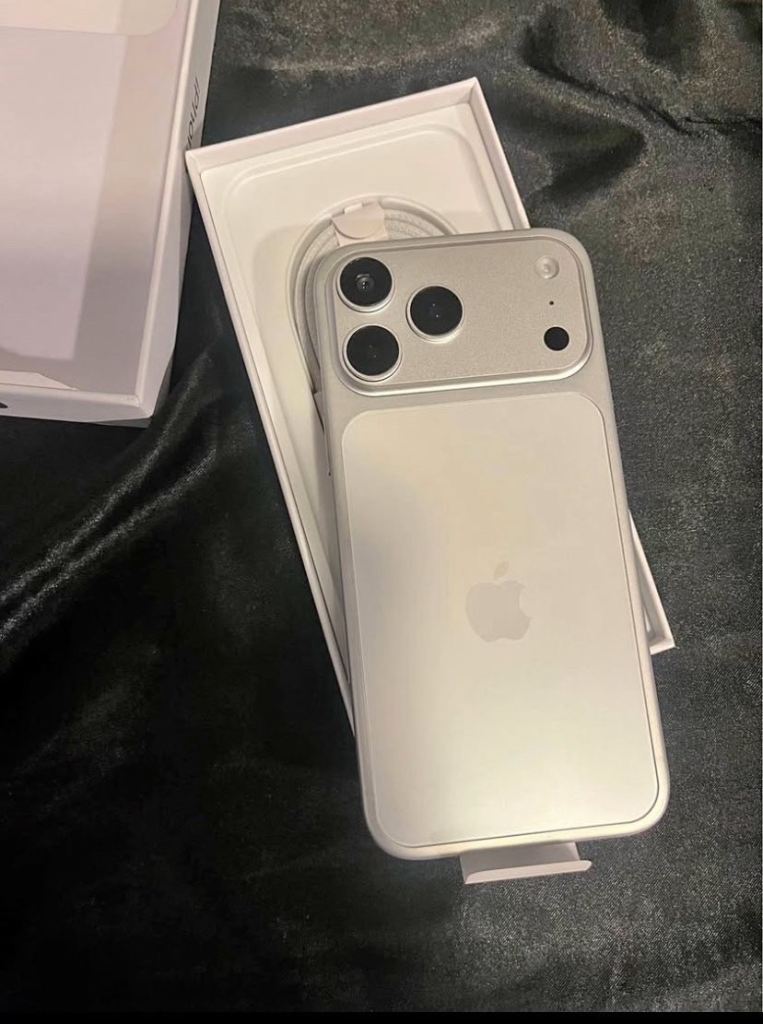 iphone 17 pro max Silver
