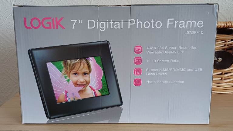 Logic 7" Digital Photo Frame.