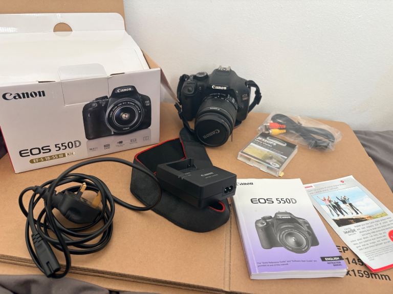Canon 550D with box and accessories 
