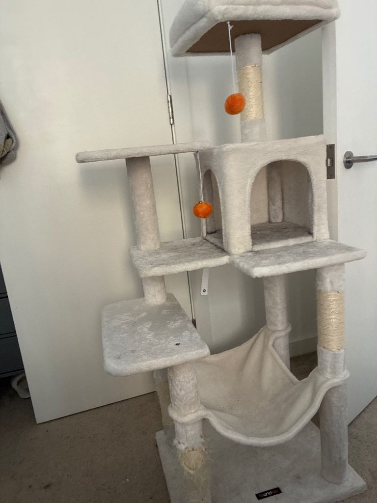 Cat tree