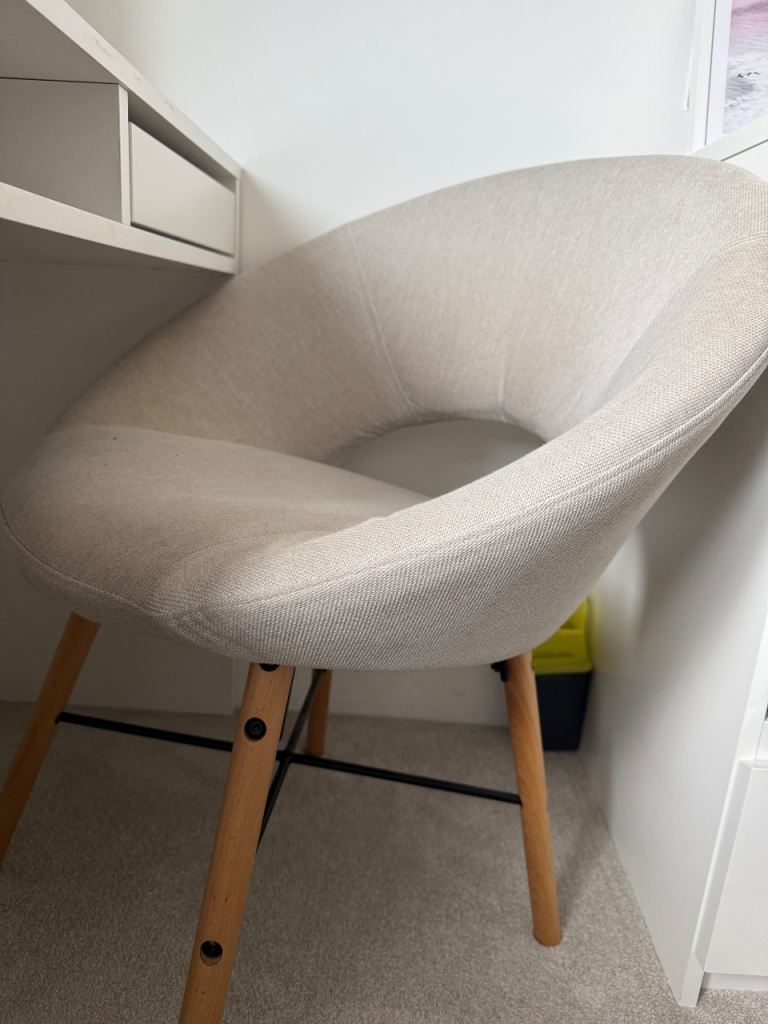 Stylish Fabric Chair with Wooden Legs