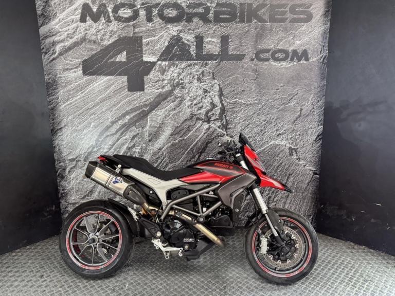 DUCATI HYPERSTRADA 821 2013