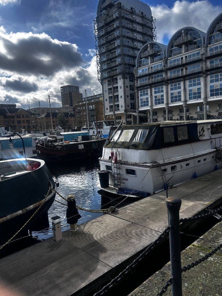 43ft Azimut Liveaboard – Surrey Quays