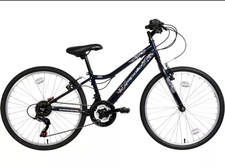 Apollo Kinx Junior Hybrid Bike with a FREE Natural Wicker Bike Basket.