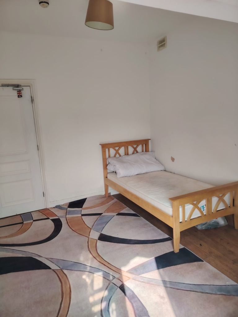 Room for rent in shared house 