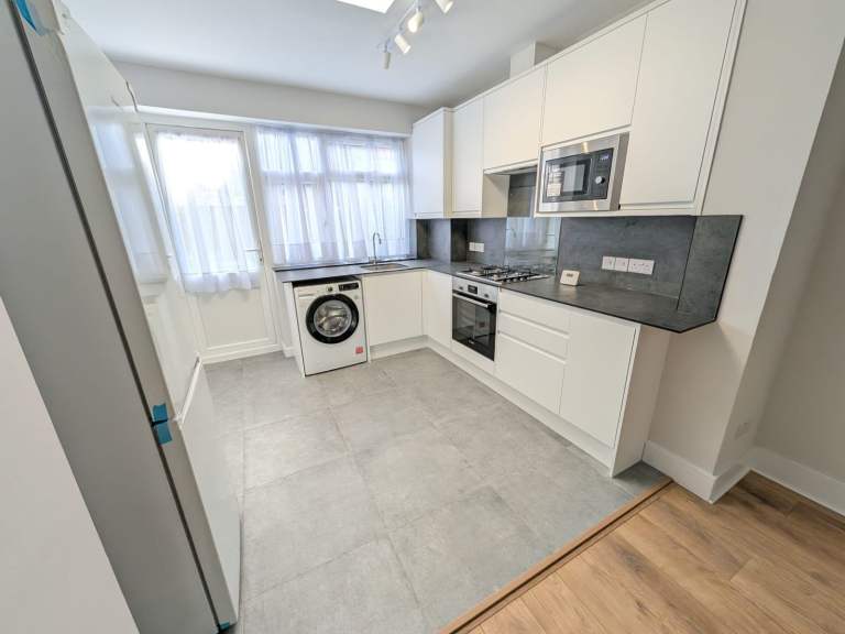 Newly refurbished ground floor 4 bedroom flat with garden in Dollis Hill/Willesden Green