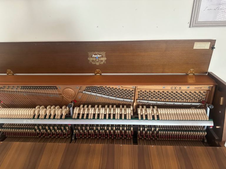 OPEN TO OFFERS: KAWAI UPRIGHT PIANO