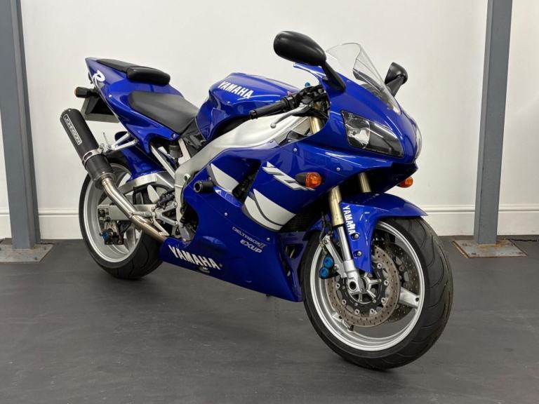 1999 "T" YAMAHA YZF R1  (WOW ONLY 5,000 GENUINE VERY LOW MILES)